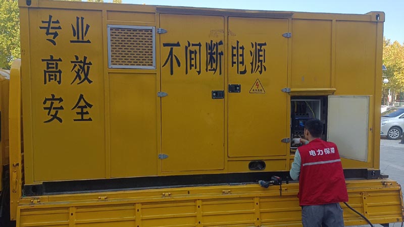 献县柴油发电机组和UPS电源配合使用时，如何避免切换过程中的电力中断？
